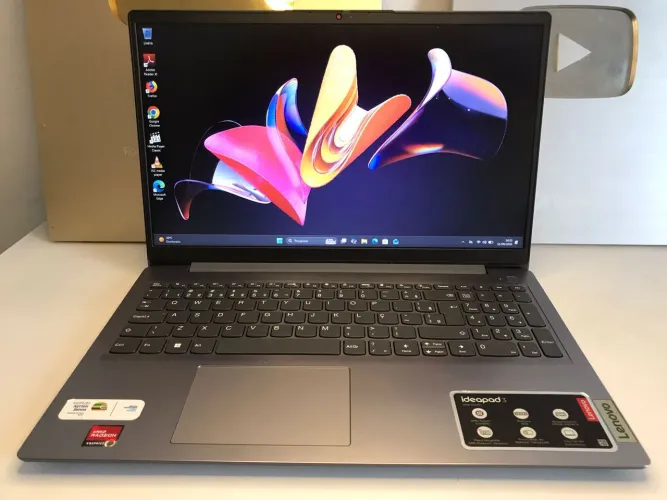 Notebook da Lenovo Ryzen 5 série 5 8gb 256gb SSD 2gb de placa de vídeo com garantia
