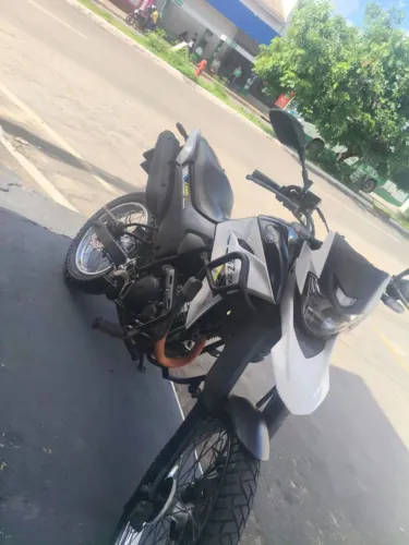Lander XTZ 250cc edição de cor limitada