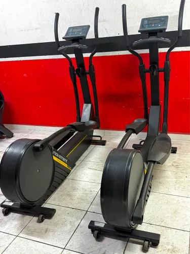 Elíptico Movement Rt240 Profissional