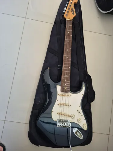 Guitarra Menphis e Pedal e Violão