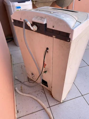 Máquina de lavar estragada