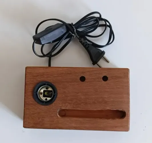 Luminária de Mesa com porta cartões e canetas
