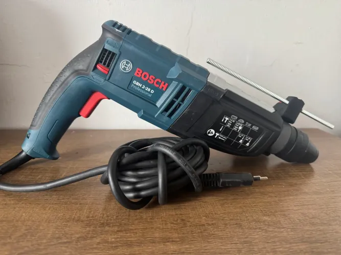 Martelete eletropneumático Bosch Professional GBH 2-28 D azul com 850W de potência