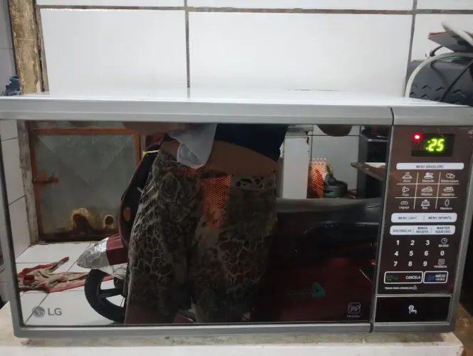 Microondas de 30 l pega tudo esquenta bem