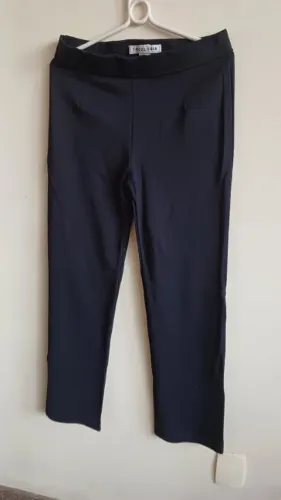 Calça preta de cintura alta e elástica - G