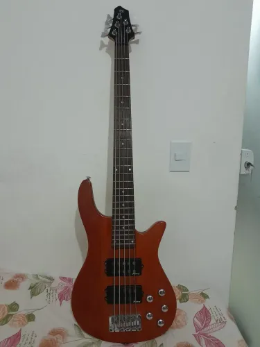 Baixo Strinberg 5 cordas.