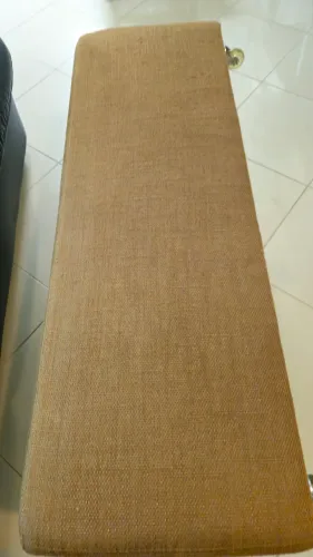 Recamier/piseira de cama/banco estofado, com rodinhas 