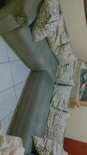 Vendo sofá usado , ainda em ótimas condições, vai todas as almofadas