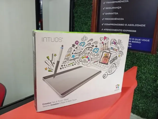 Mesa digitalizadora Wacom Intuos Pen & Touch CTH-680 black e silver