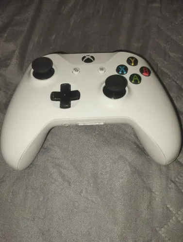 Controle de Xbox one semi novo