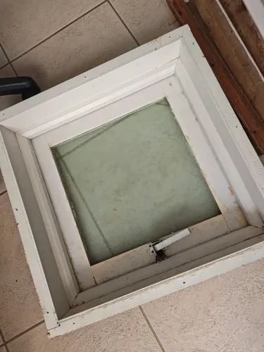 Janela Maxim ar 60x60 madeira