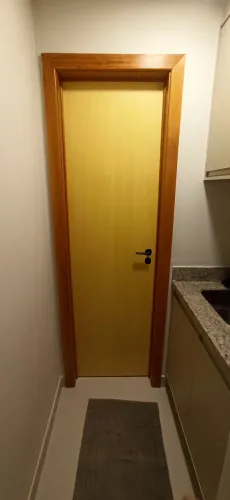 Instalação de portas e alizares