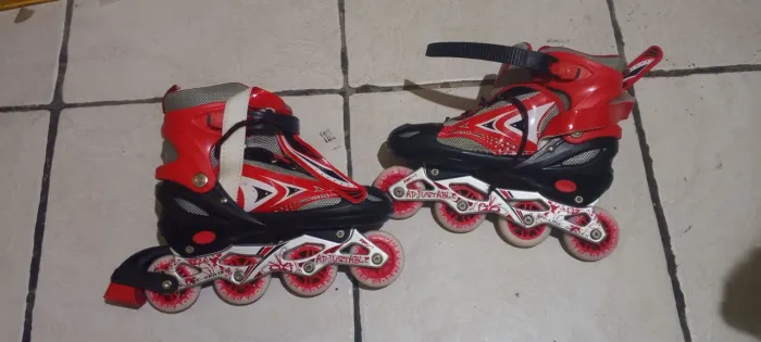 Patins Inline com proteção, ajustáveis e semi novos