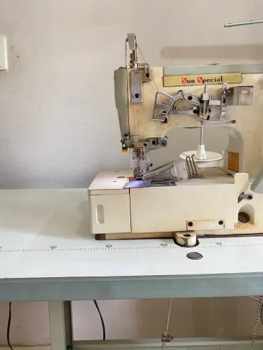 Maquina de Costura Galoneita