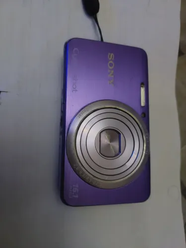 VENDO CÂMERA FOTOGRÁFICA DIGITAL SONY CIBERSHORT DSC - W630 VIOLETA COM CARTÃO DE 8 GB.