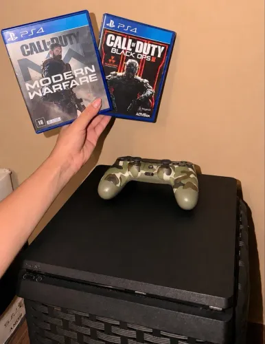PS4 Slim 500GB com caixa 4 jogos e 1 controle