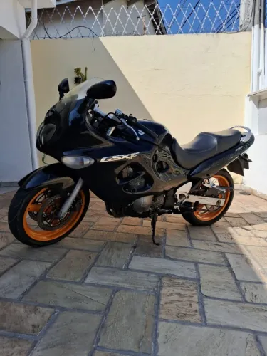 Sua moto suzuki Mônica 750f