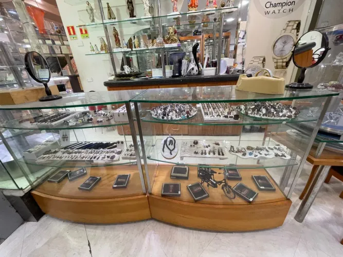 Vitrines Expositores E armários para comércio loja