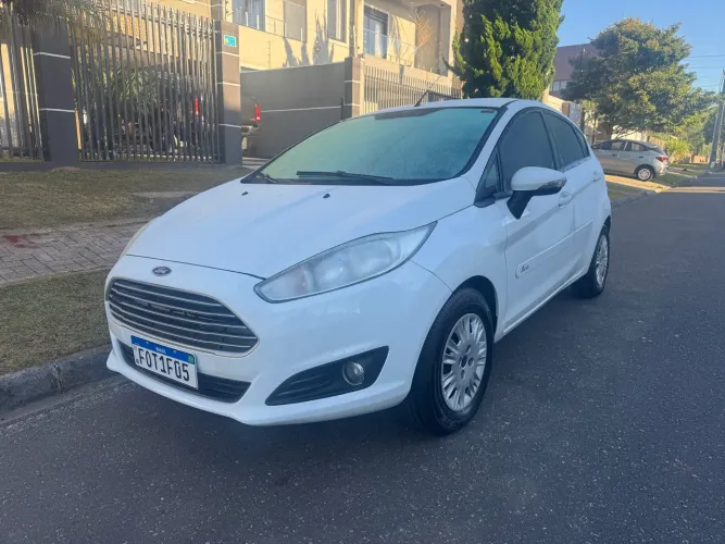 Ford Fiesta 1.6 16V Flex Aut. 5P 2015