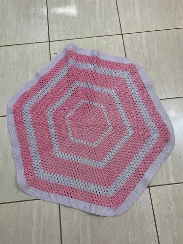 Tapete de crochê rosa e roxo