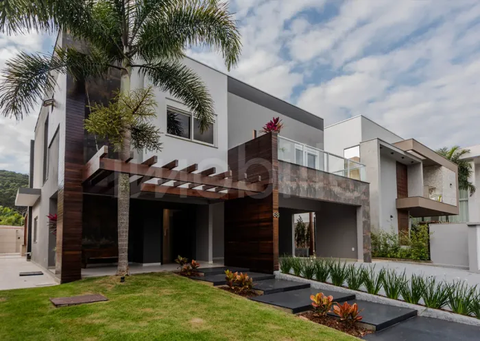 Casa no Condominio Haras do Rio do Ouro em Balneário Camboirú