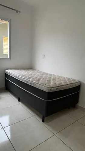 Cama Solteirão Semi nova 