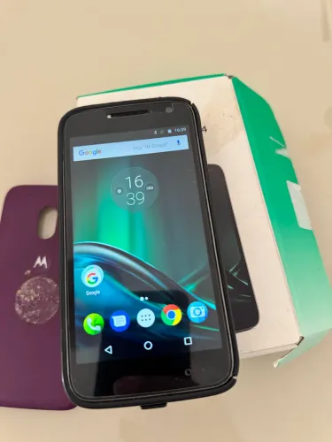 Celular motor 4 Play