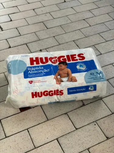 Fralda Huggies pacote azul (tamanho M, com 42 fraldas)