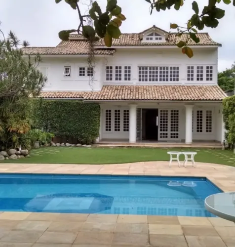 CONDOMÍNIO LAFAYETE - BARRA/EXCELENTE CASA 6 QUARTOS, 3 SUÍTES. 740M2. 3 DEP. 4 VAGAS