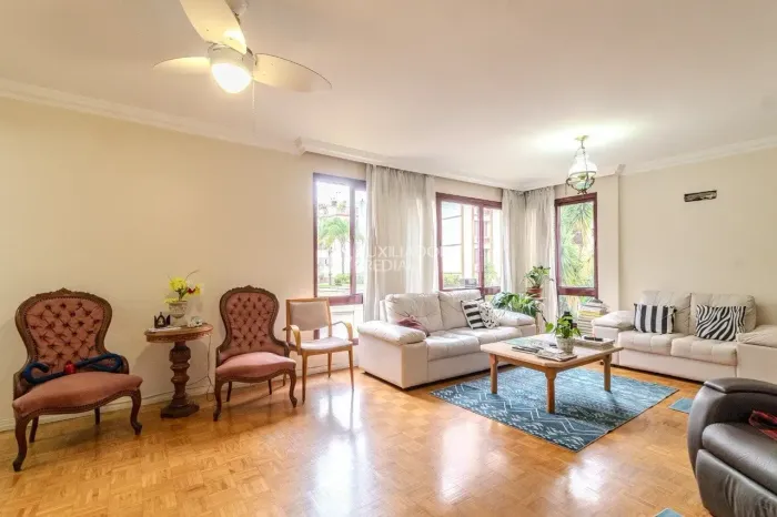 Imóvel para venda possui 139 metros quadrados com 3 quartos em Rio Branco - Porto Alegre -