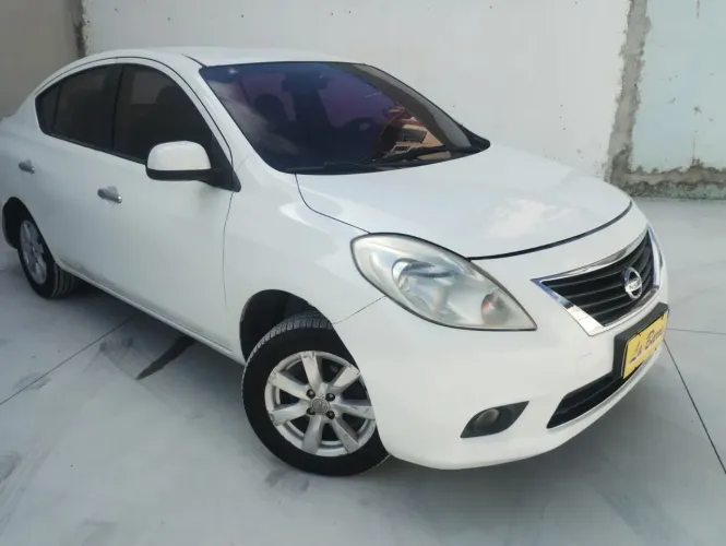 Nissan Versa SL 1.6 16V Flex Fuel 4P Mec. 2014