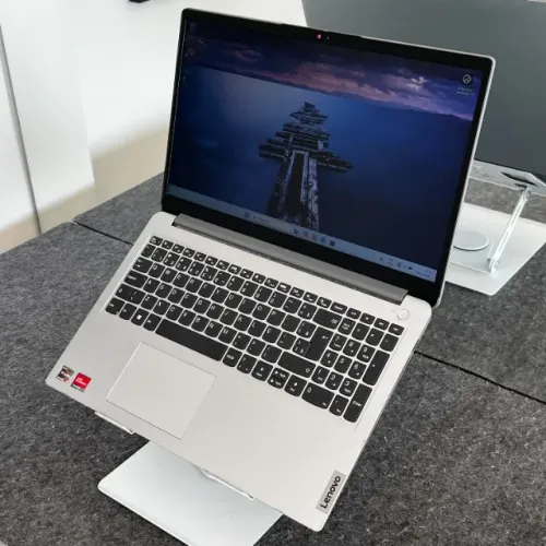Notebook Lenovo Ryzen 5 - 8gb - SSD 256gb - Tela 15.6 - AMD Radeon