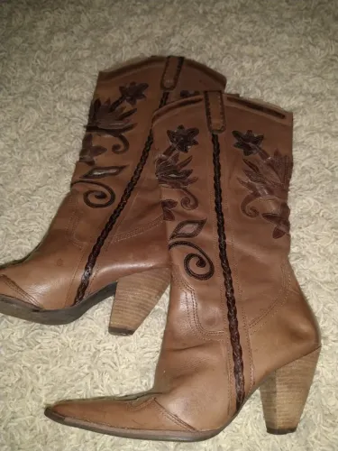 Bota couro 35