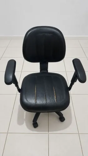 Cadeira de Escritório Giratória com Braços - R$ 50