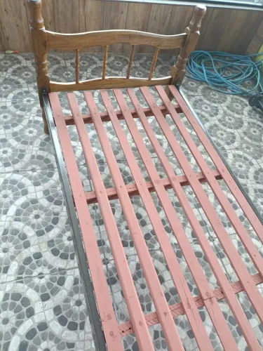 Cama em madeira (solteiro)