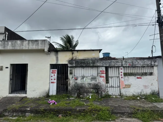 Vende - se terreno