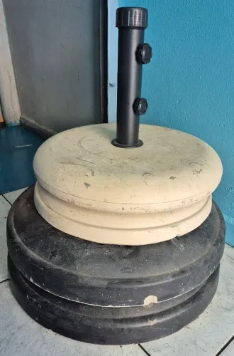 BASE DE PEDRA USADA PARA QUARDA-SOL OU OMBRELONE