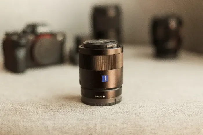 Sony Zeiss 55mm F1.8 R$ 2.399