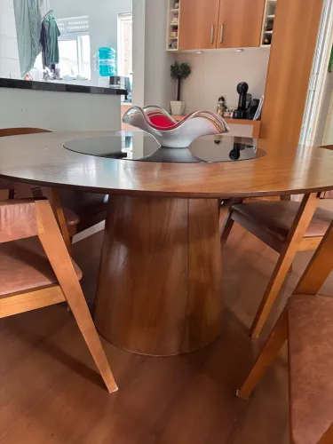 Mesa Jantar redonda 140 cm com tampo giratório 