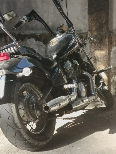 Shadow 600 2001 com seca 14"