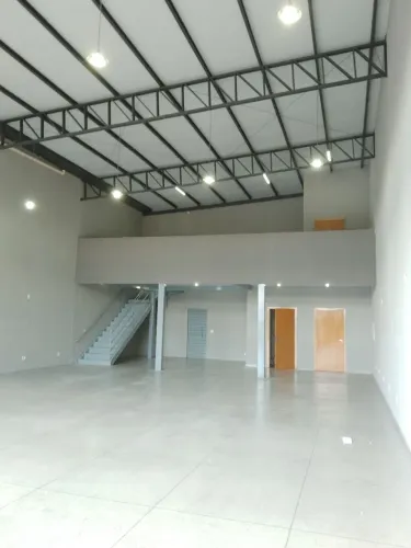 Galpão novo para locação no Residencial Santa Fé - Goiânia