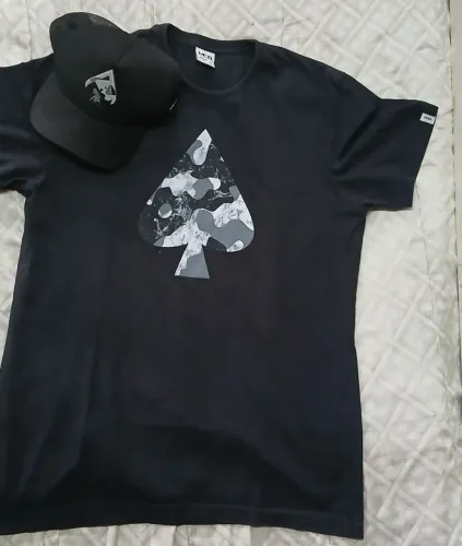 Kit camiseta + boné Lost Original