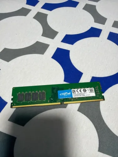Memória DDR4 Crucial 16GB