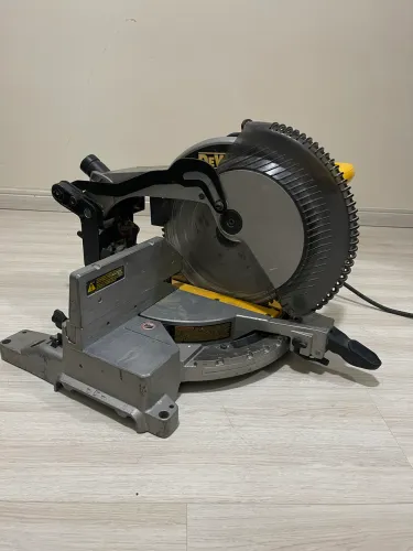 Serra dewalt
