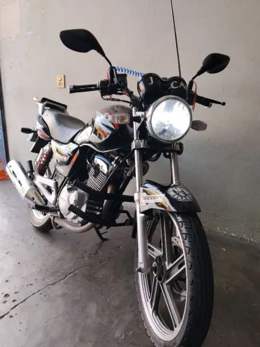 Moto Suzuki GSR 2013