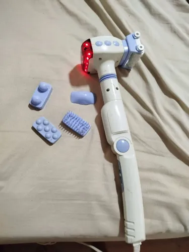 Massageador bivolt semi-novo.