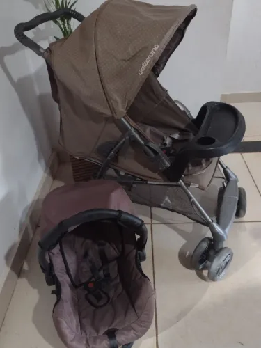 Carrinho com bebê conforto