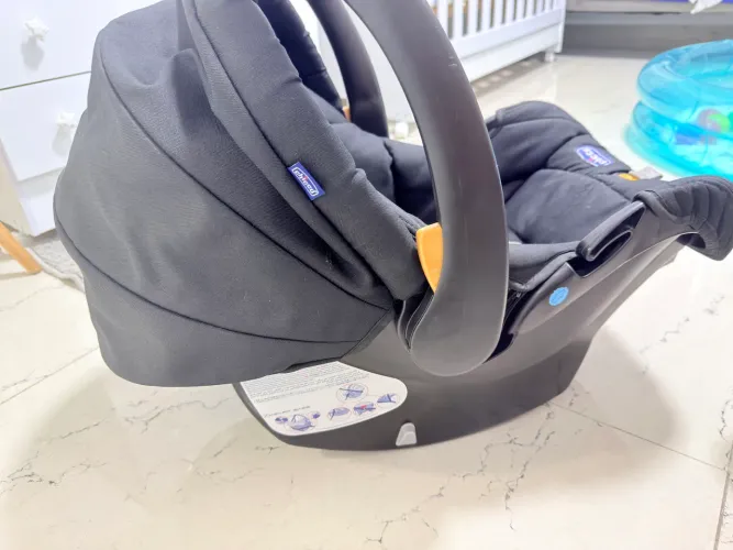 Chicco Bebê Conforto + Base Isofix | Muito Novo | Com Acessórios