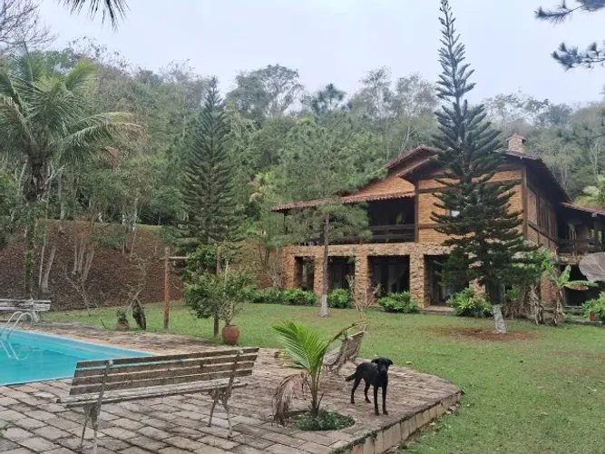 VENDO ESTE BELÍSSIMO SÍTIO EM MENDES, 5 LAGOS . 
