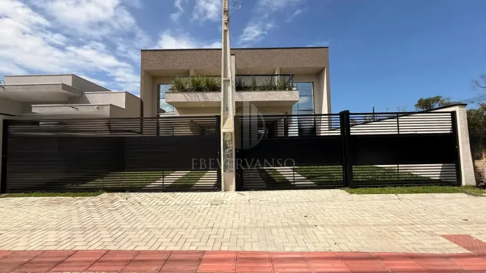 Compre Sobrado em Balneário Brejatuba - Guaratuba, PR